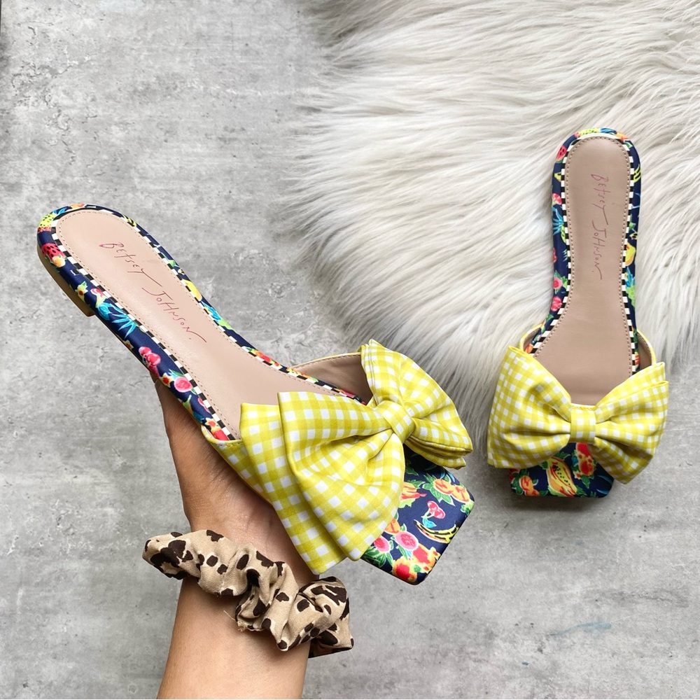 🔥NEW Betsey Johnson Daisyy Bow Sandals Women’s 8.5